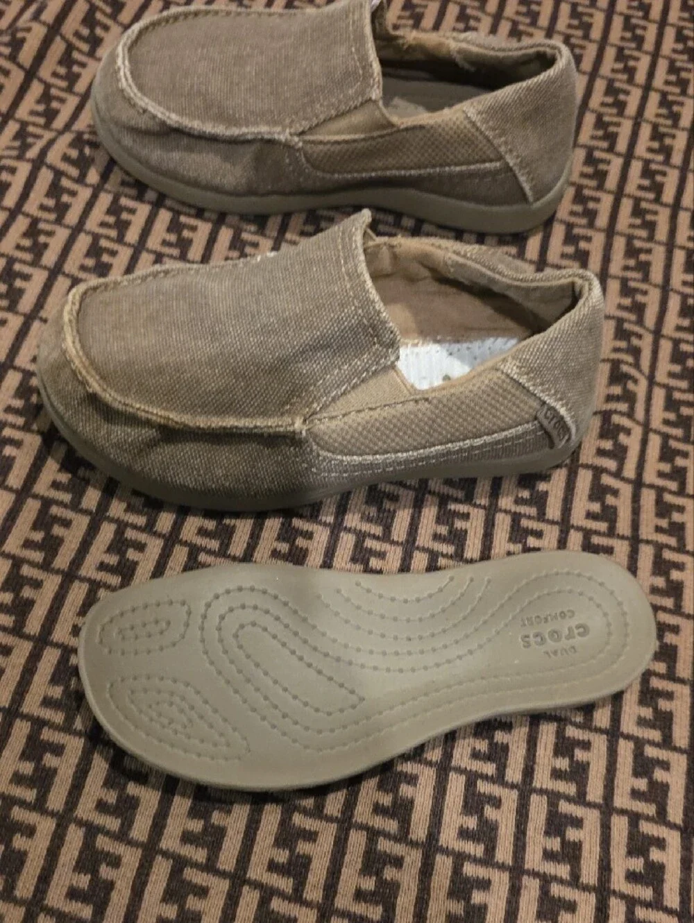 CROCS comfortable slip